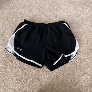 EUC Women’s Under Armour Loose HeatGear Shorts!